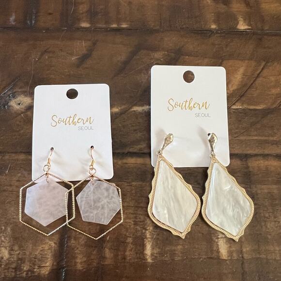 Southern Souel Drop Earrings Goldtone Geometric Fashion Earrings NEW - Picture 1 of 4